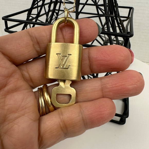COPY - COPY - #311 ✅EUC LOUIS VUITTON ✅ Authentic Lock & Key on Necklace Chains - Picture 8 of 10